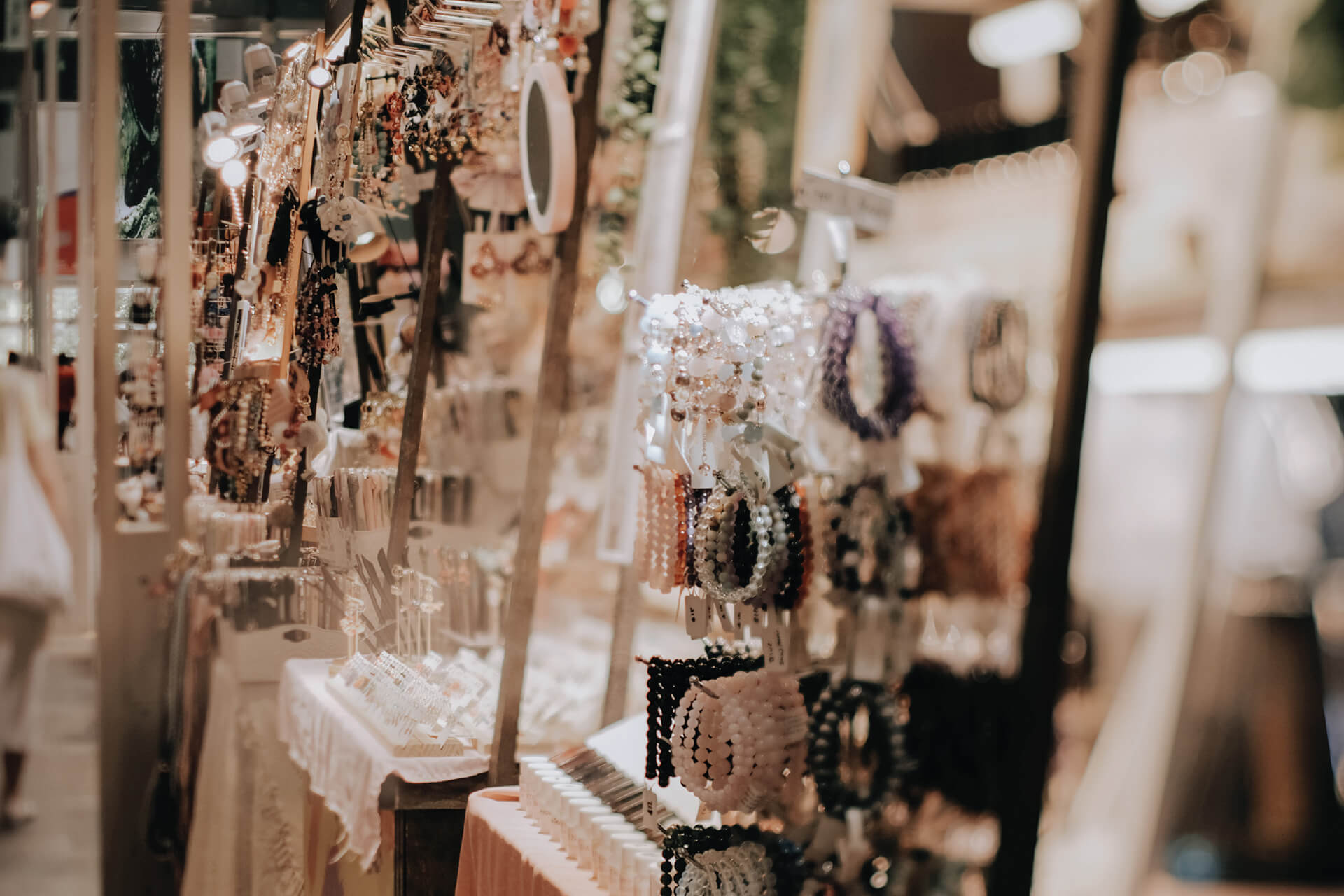 POP-UP SHOPS